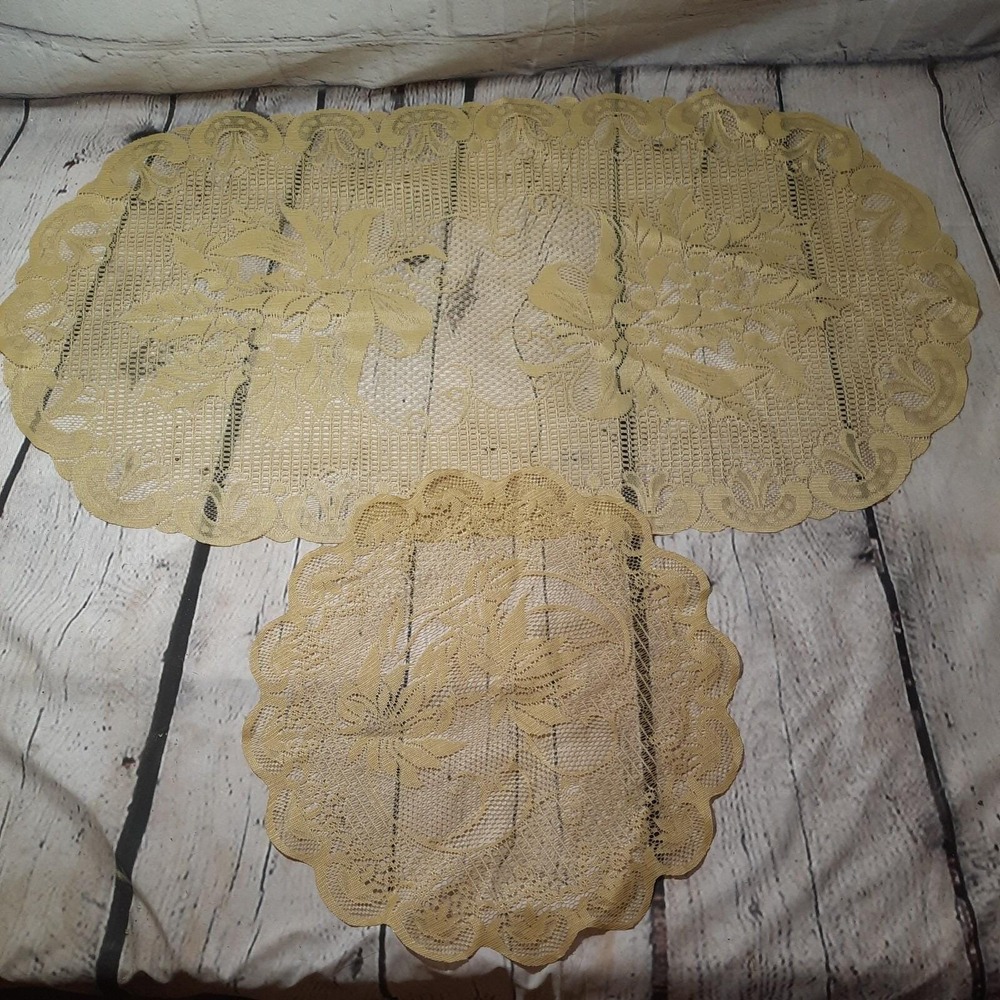 Holiday Holly‎ Lace Doily & Floral Accent Beige Lot Cottagecore Table Decor Vtg